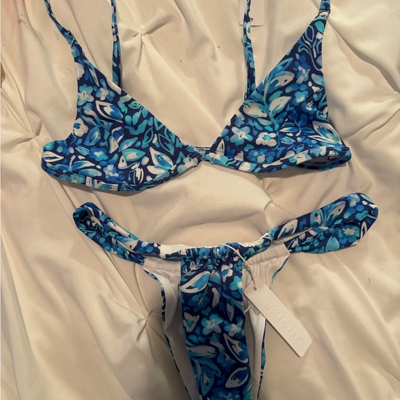 Bikini - Picture 2 of 3